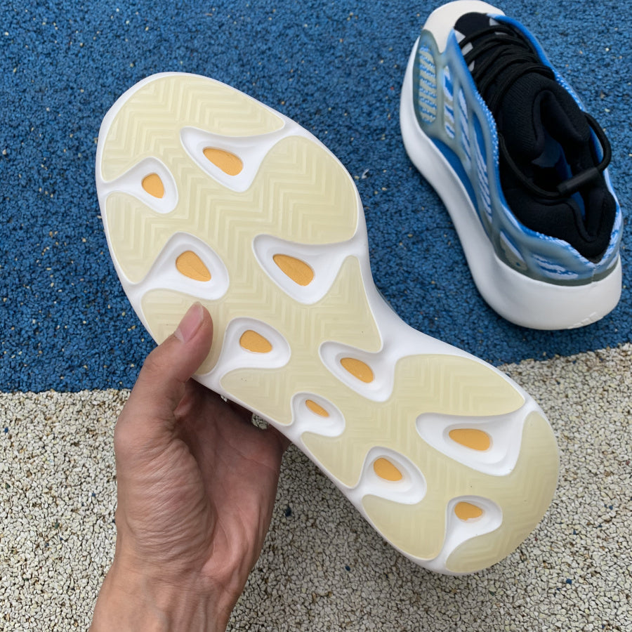 Yeezy 700 Azul