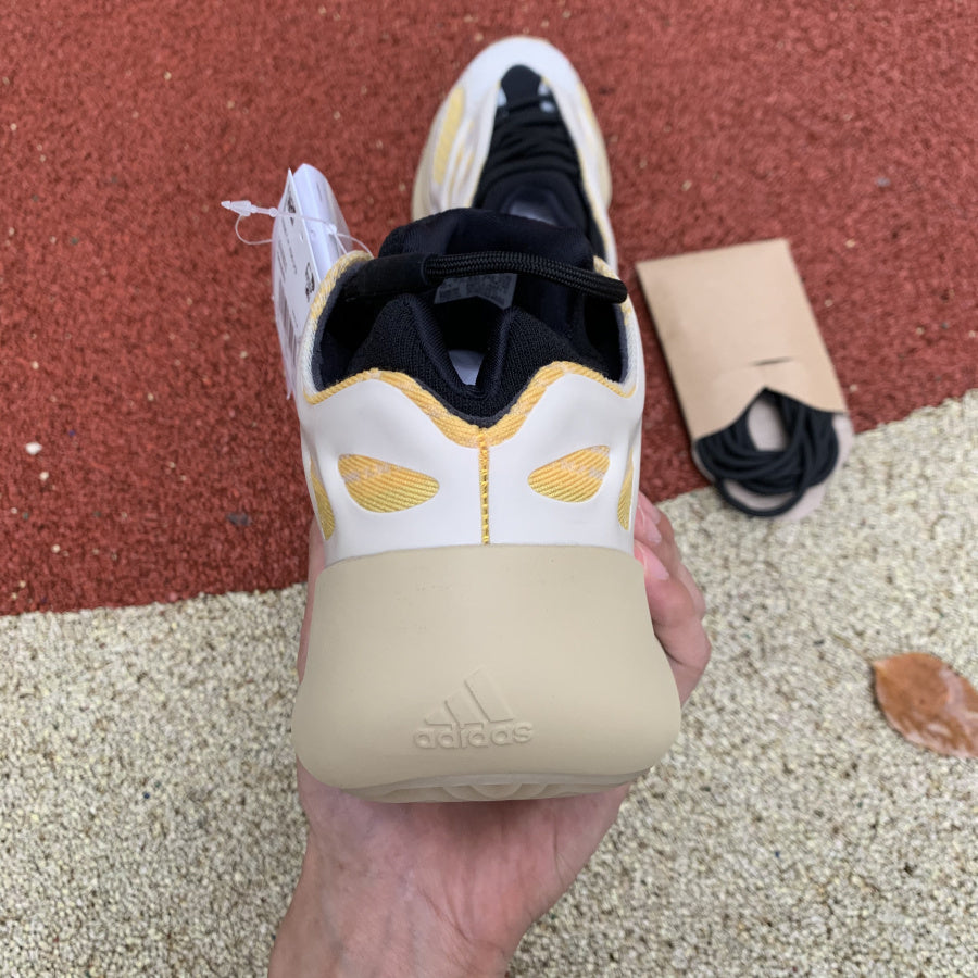 Yeezy 700 Beige