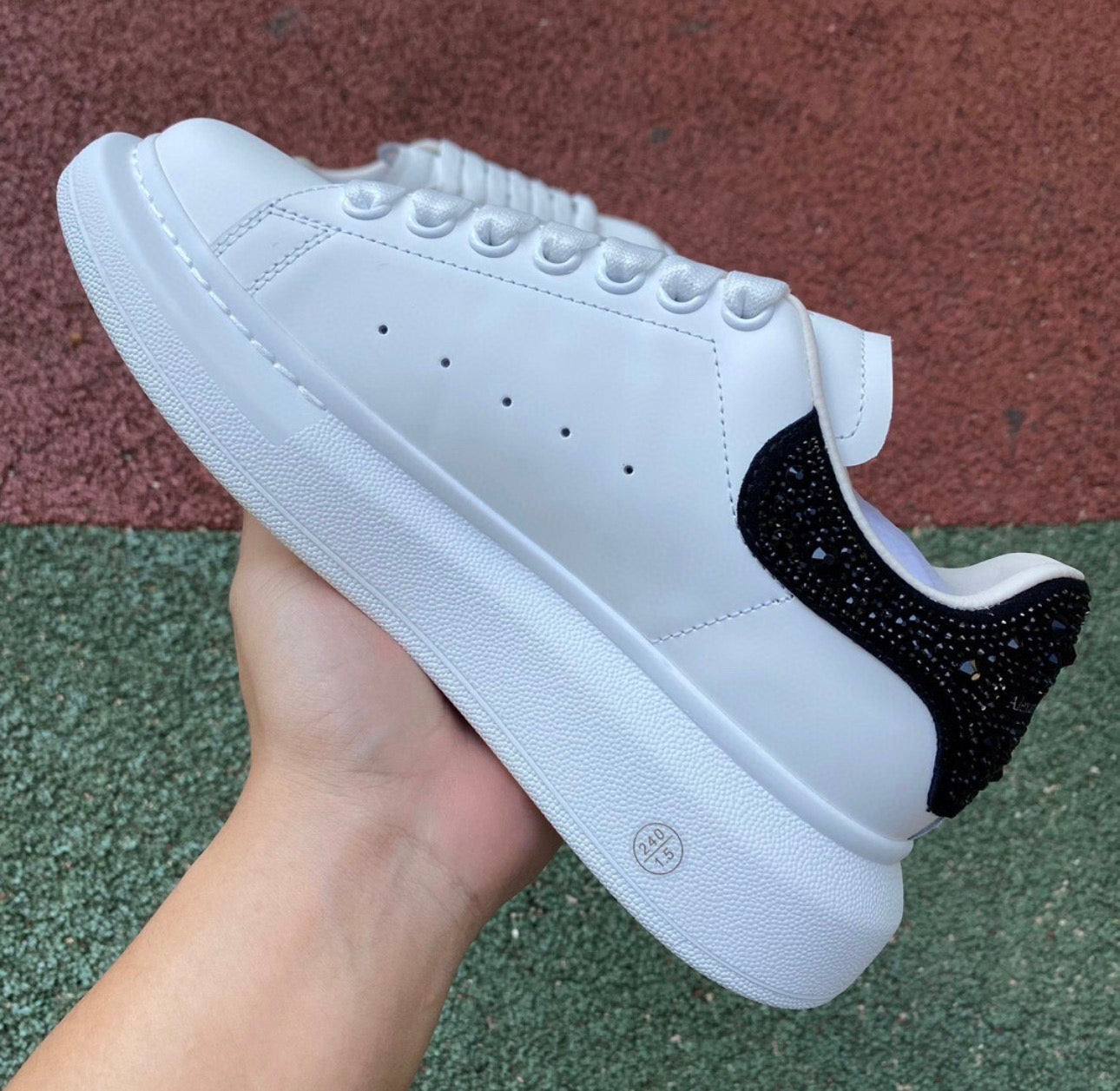 Alexander McQueen Blanco y Brillos Negros