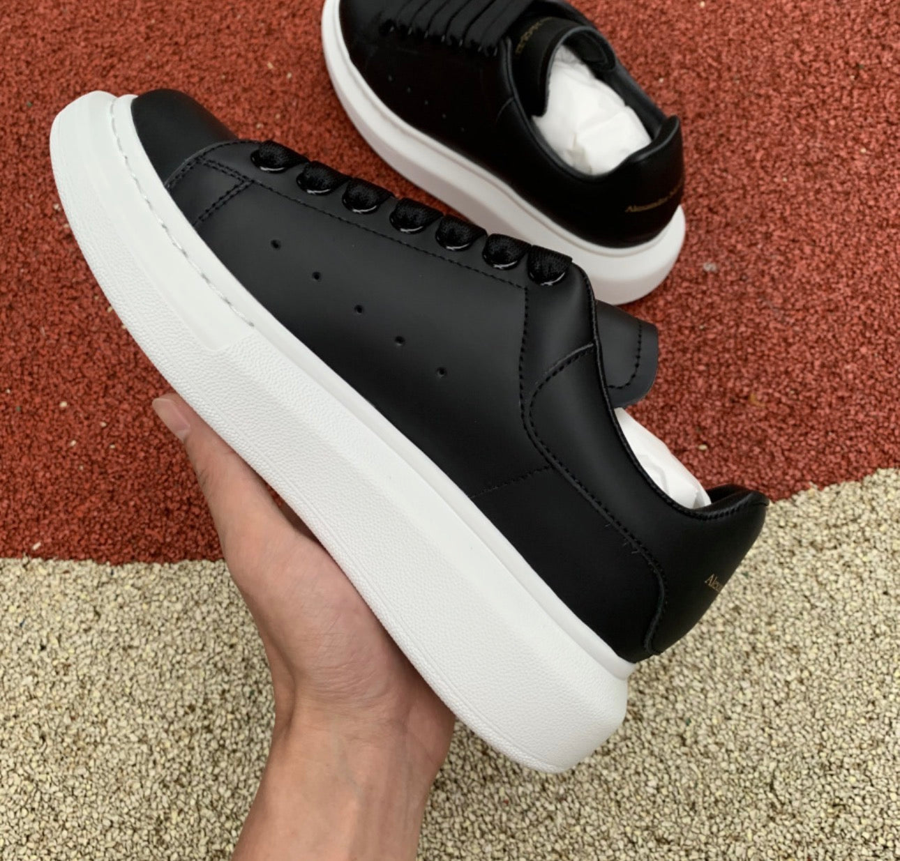 Alexander McQueen Negro y Suela Blanca