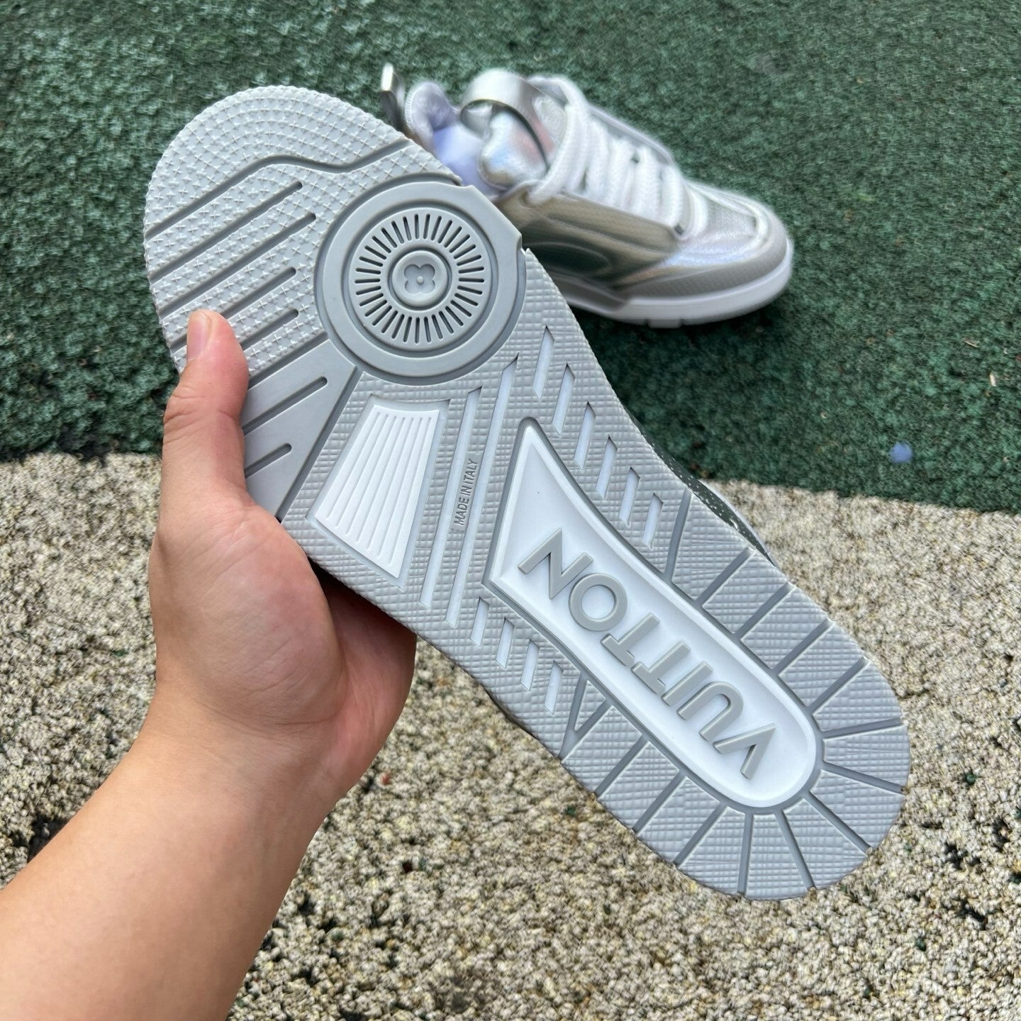 Louis Vuitton Skate Plateado