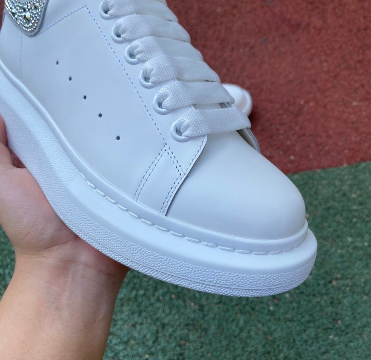 Alexander McQueen Gris y Brillitos