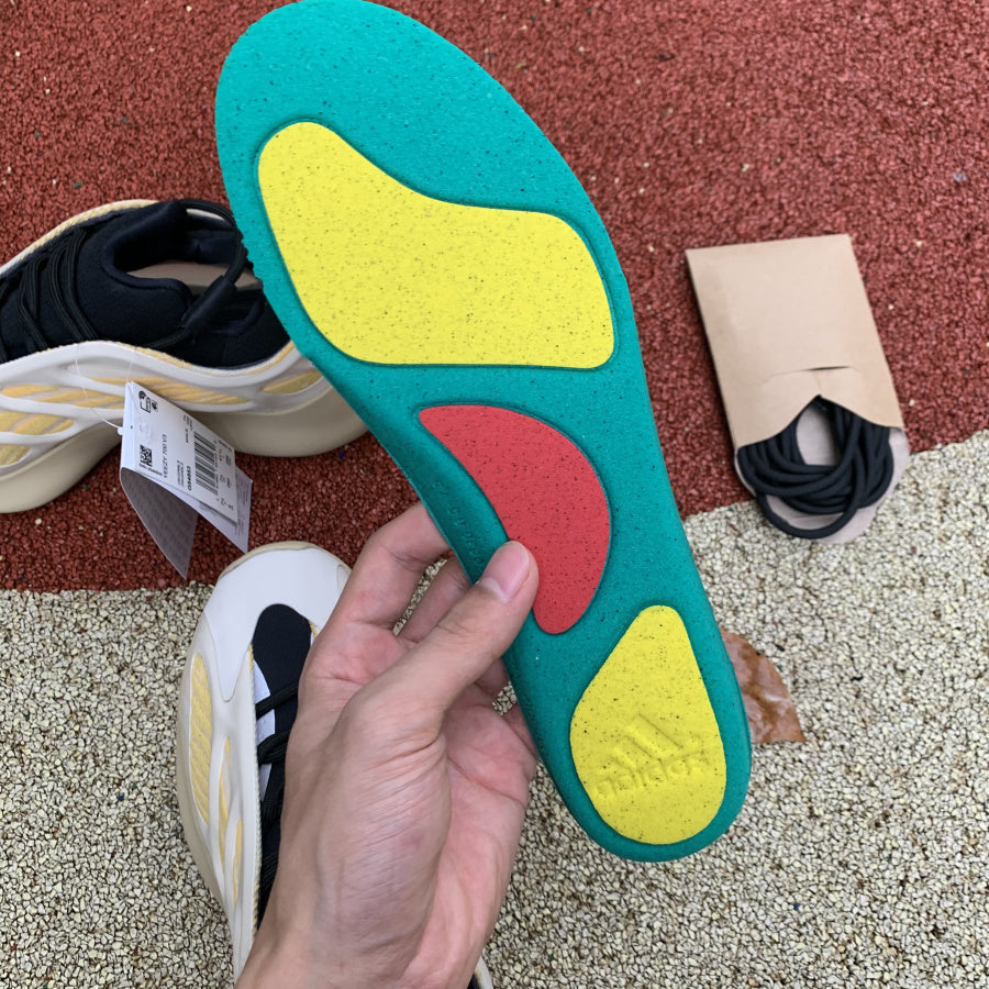 Yeezy 700 Beige