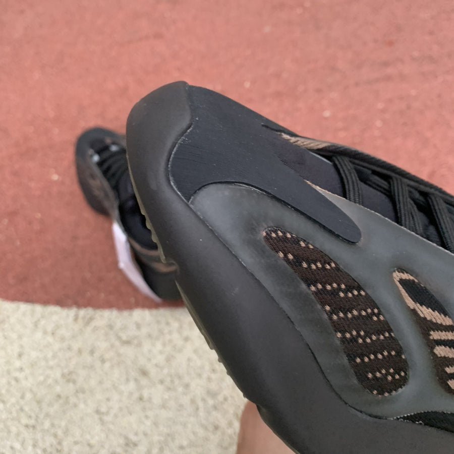 Yeezy 700 Negro