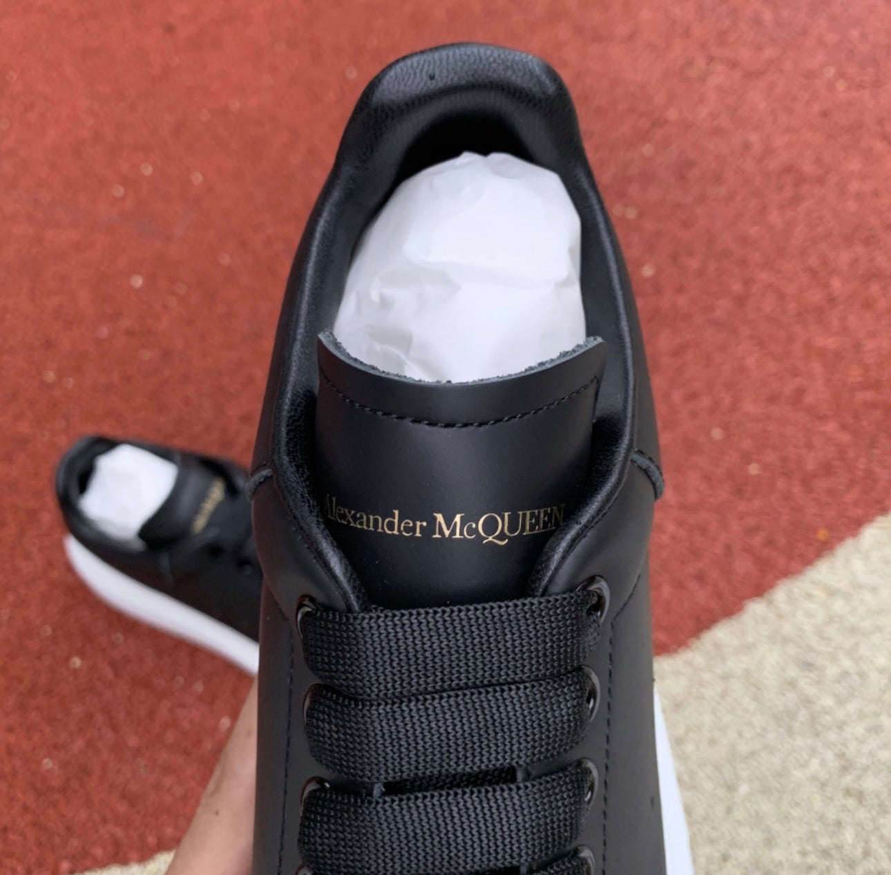 Alexander McQueen Negro y Suela Blanca