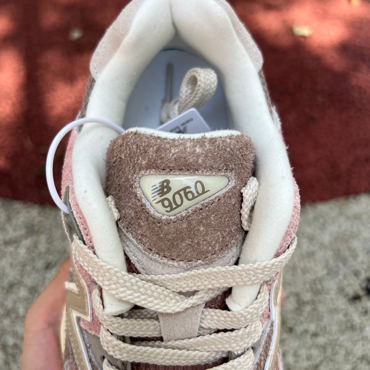 New Balance 9060 Rosa y Beige