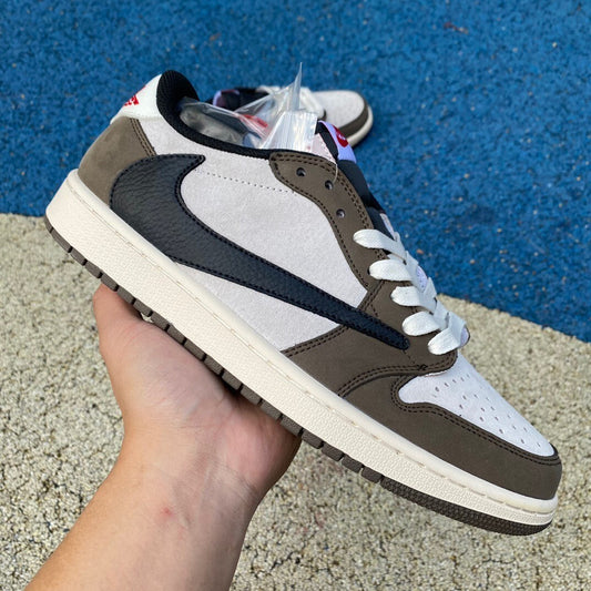 Jordan Retro 1 Low Travis Scott