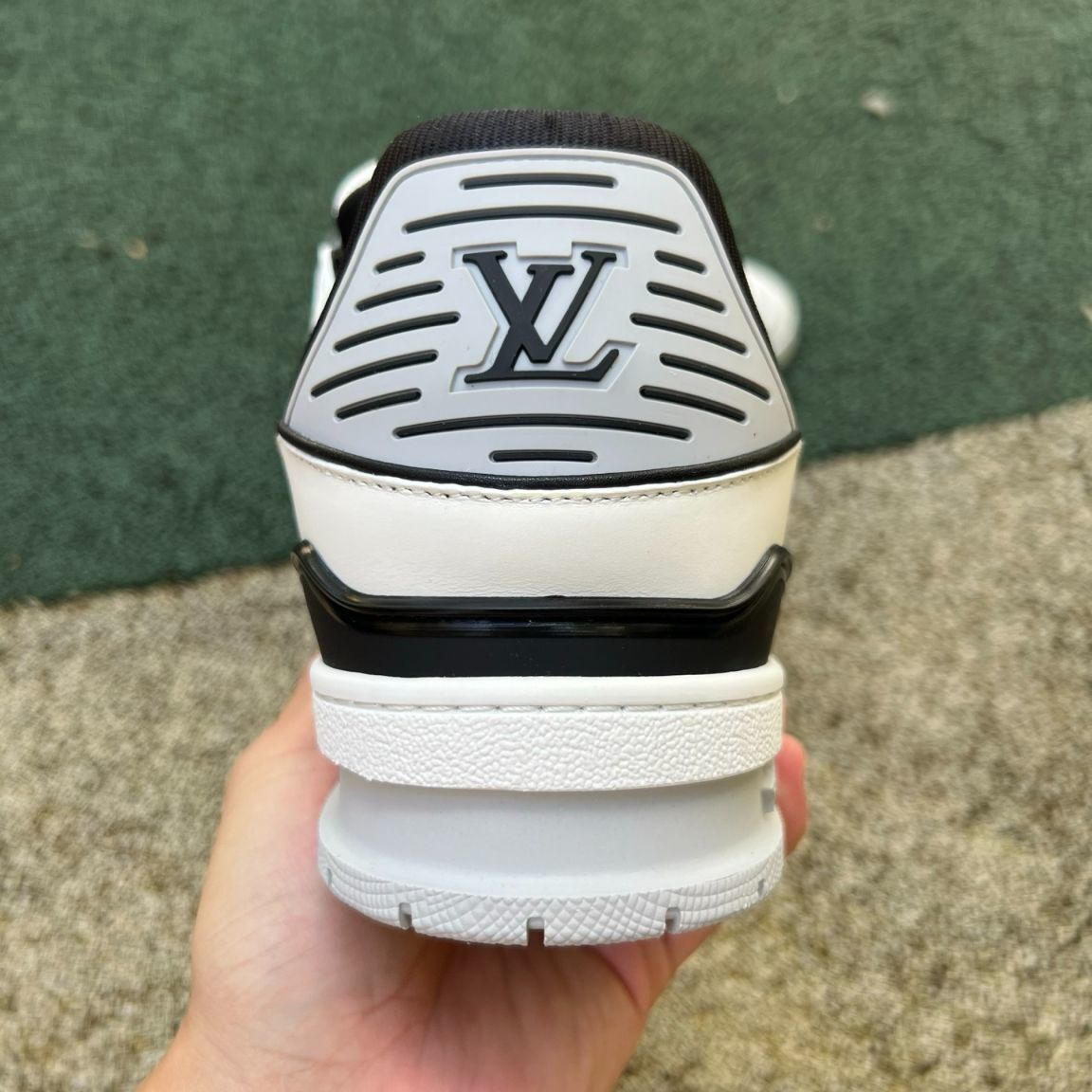 Louis Vuitton Trainer Corazón Negro