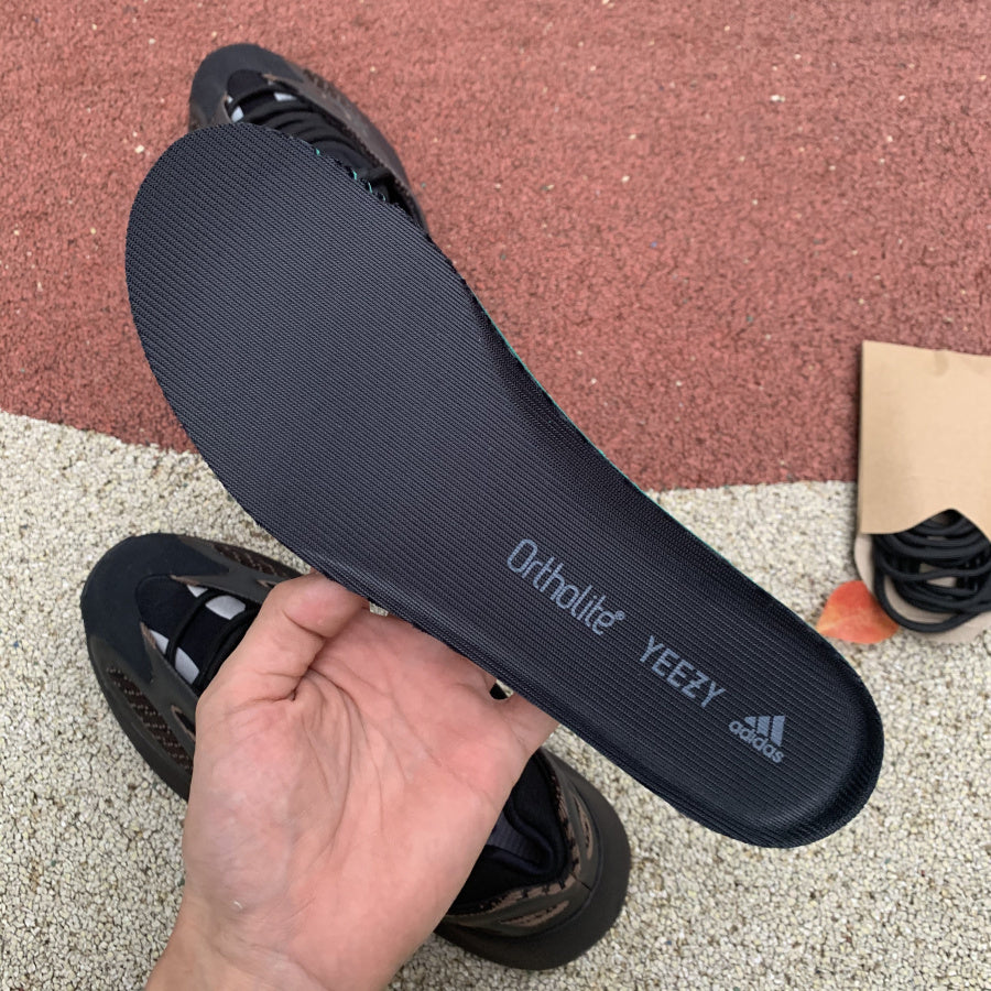 Yeezy 700 Negro