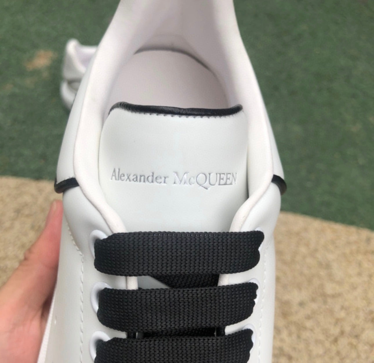 Alexander McQueen Línea Negra