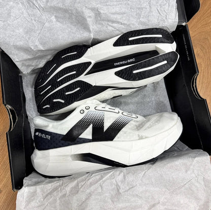 New Balance Elite Revel V4 Blanco Negro