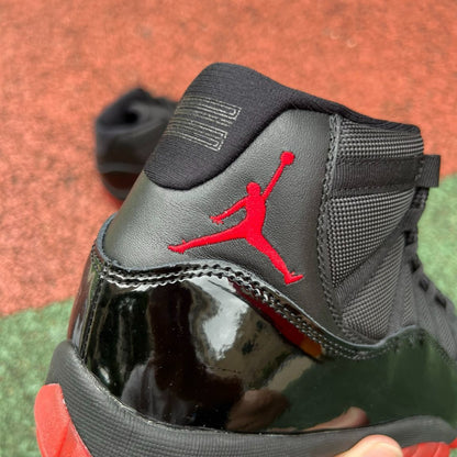 Jordan Retro 11 Negro y Roja