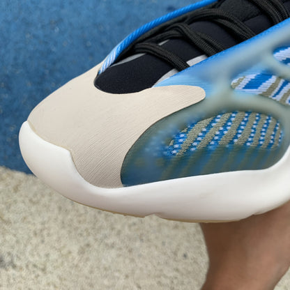 Yeezy 700 Azul