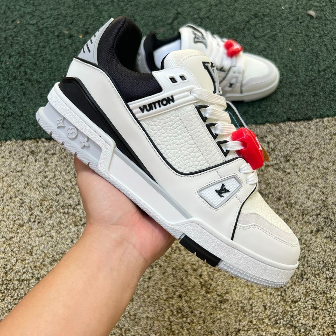 Louis Vuitton Trainer Corazón Negro