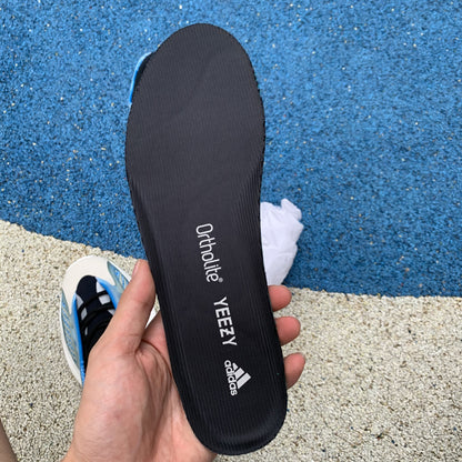 Yeezy 700 Azul