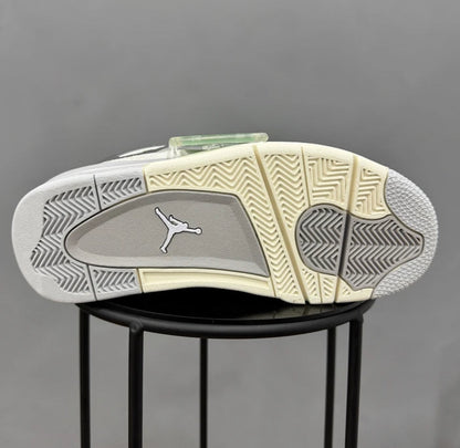 Jordan Retro 4 Frozen Moments