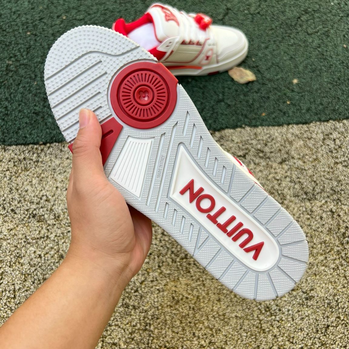 Louis Vuitton Trainer Corazón Rojo