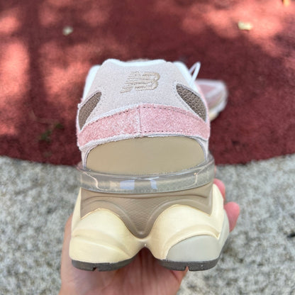 New Balance 9060 Rosa y Beige