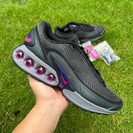 Air Max DN Negro y Rosa