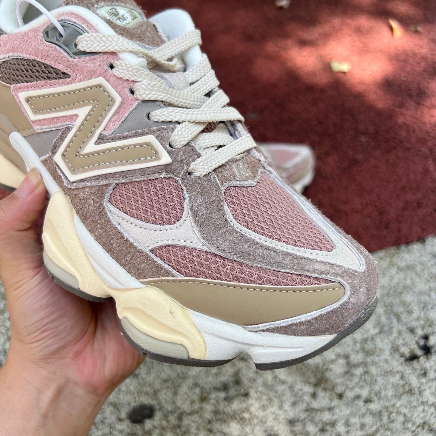 New Balance 9060 Rosa y Beige