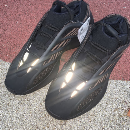 Yeezy 700 Negro