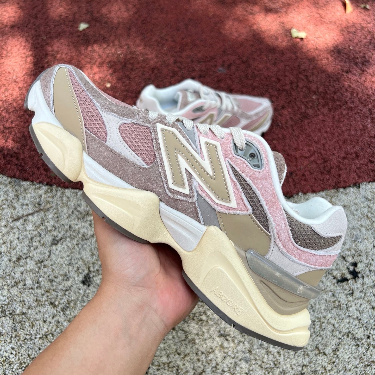 New Balance 9060 Rosa y Beige